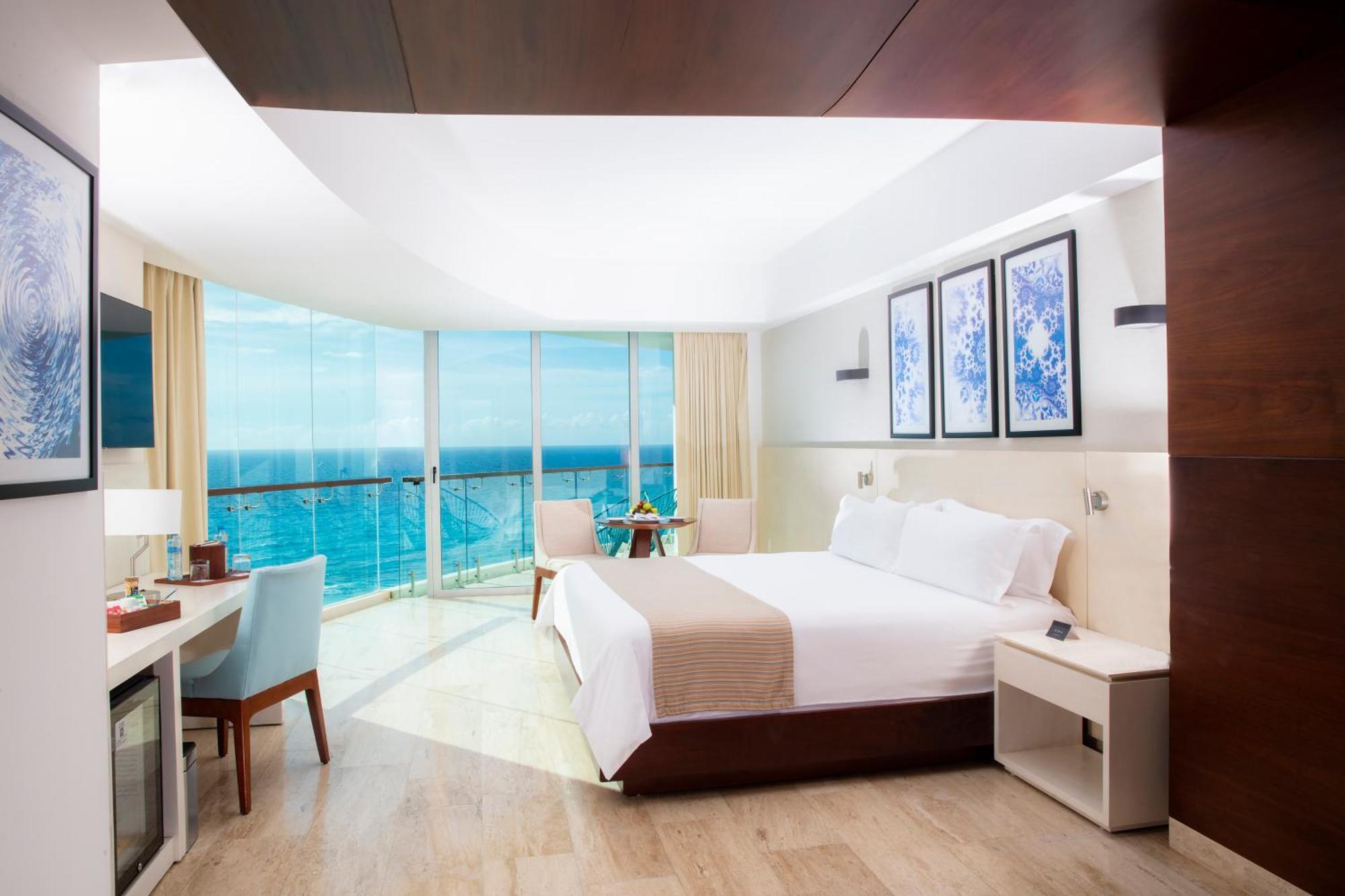 Altitude Corner Suite Ocean Front